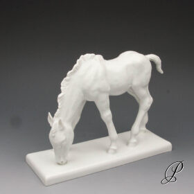 grasendes Pferd Meissen von Willy Münch-Khe