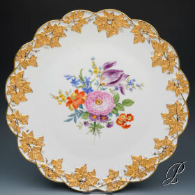 Traumhafte große Prunkplatte Meissen mit Blumenbukett
