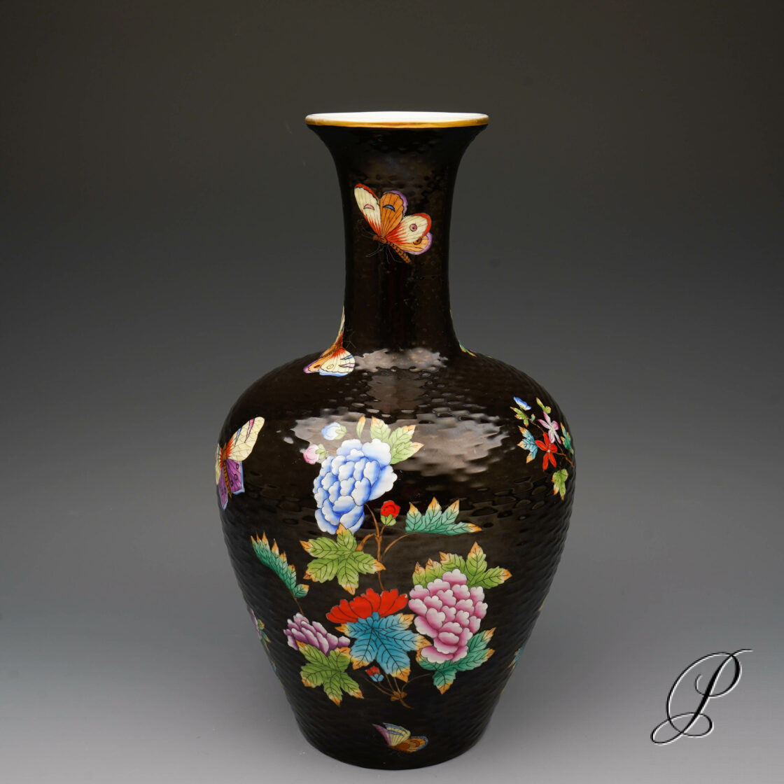 seltene Vase Herend Victoria auf schwarzem Fond