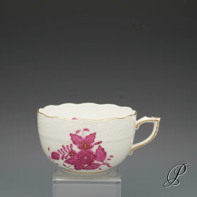 Teetasse Herend Porzellan im Dekor Apponyi purpur