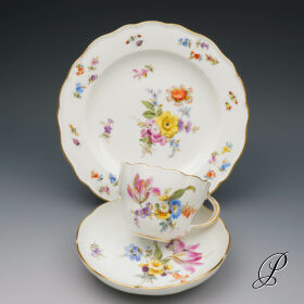Kaffeegedeck (Nr.1) Meissen Knaufzeit um 1900 Jhd. Blumenbukett mit Insekten