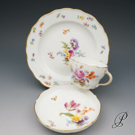 Kaffeegedeck (Nr.3) Meissen Knaufzeit um 1900 Jhd. Blumenbukett mit Insekten