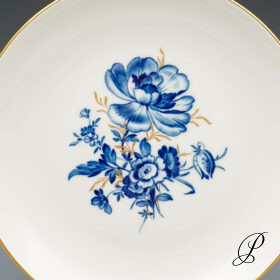 Wandteller Meissen 1.Wahl mit blauem Blumenbukett und Goldgräsern