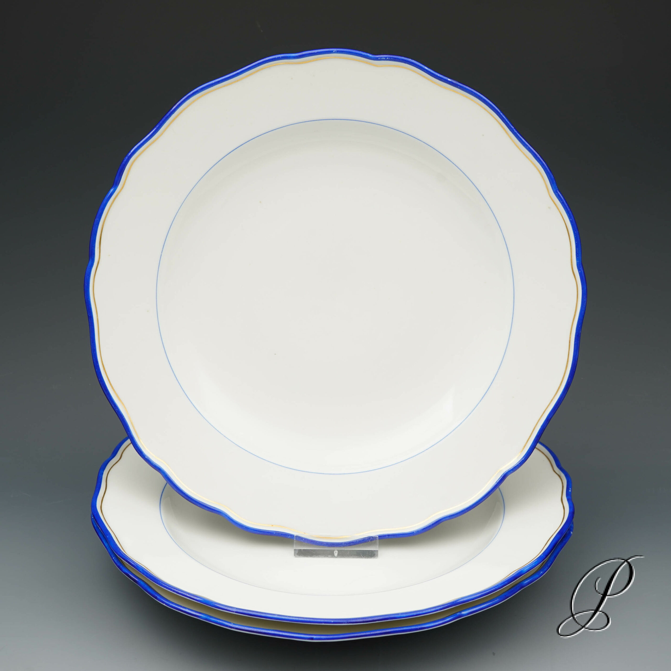 Teller Mit Blauem Rand