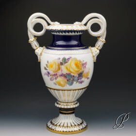 Schlangenhenkelvase (Höhe 49cm!!!) Meissen 1924 Jhd. mit beidseitigem Rosenbukett in Weichmalerei