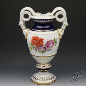 große Schlangenhenkelvase Meissen beidseitiges Blumenbukett