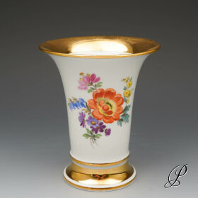 Vase Meissen Knaufzeit um 1900 Jhd mit zwei Blumenbuketts