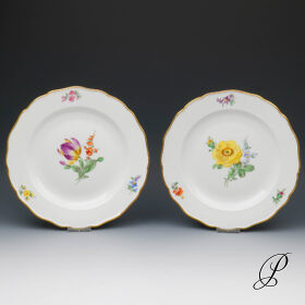 2 Speiseteller Meissen im Dekor Blume2