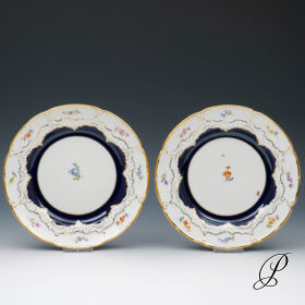 2 Kuchenteller Meissen B-Form Kobaltblau mit Streublümchen
