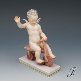 Putto auf Roller Meissen 1.Wahl Pfeiferzeit um 1924 Jhd. - selten!!!