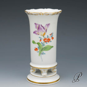 wunderschöne Füßchenvase Meissen 1.Wahl im Dekor Blume2