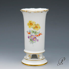 wunderschöne Füßchenvase Meissen 1.Wahl im Dekor Blume3