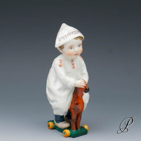 Figur Meissen Hentschelkind mit Zeitungsmütze Jugendstil