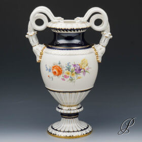 große Schlangenhenkelvase Meissen beidseitiges Blumenbukett