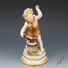 Figur Meissen Knaufzeit um 1900 Putto aus der L - Serie "Schmied"