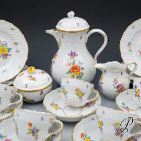 wunderschönes Mokkaservice Meissen Neubrandenstein mit Blumen und Insektenmalerei