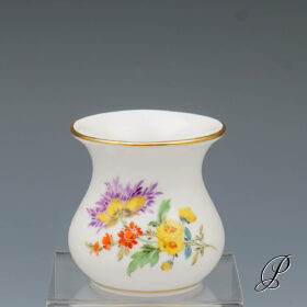 kleine Vase Meissen 1.Wahl Blume3