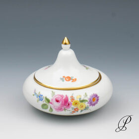 wunderschöne Dose Meissen mit Blumenbukett