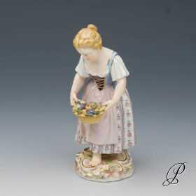 Gärtnerkind Meissen Knaufzeit um 1900 Jhd.  Mädchen mit Blumenkorb