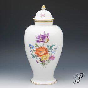 große Deckelvase Meissen mit Blumenbukett