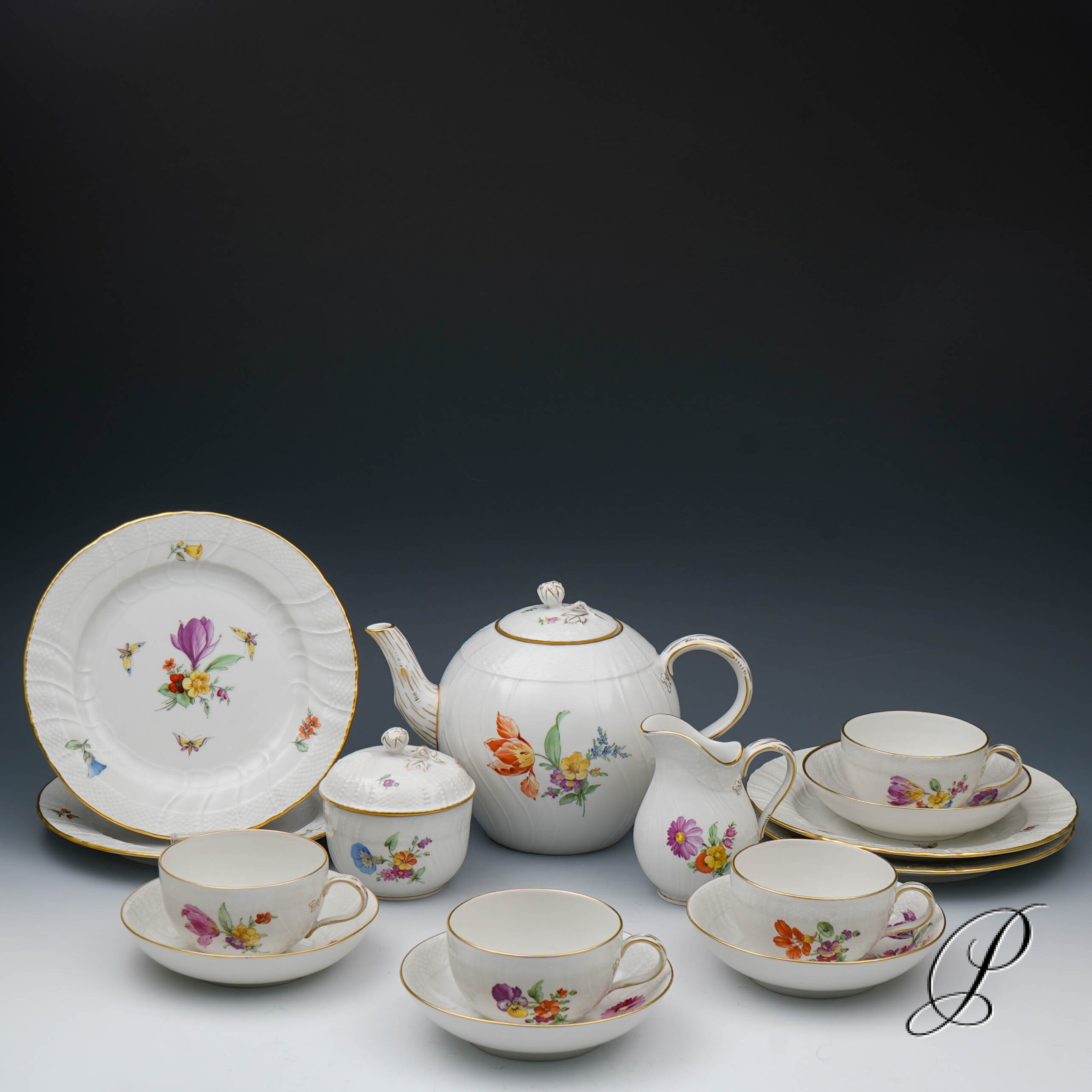 Teeservice KPM Berlin mit Blumenmalerei und Schmetterlingen