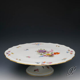 Tortenplatte auf Fuß Meissen Blumen und Insektenmalerei