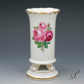 wunderschöne Füßchenvase Meissen im Dekor Rote Rose