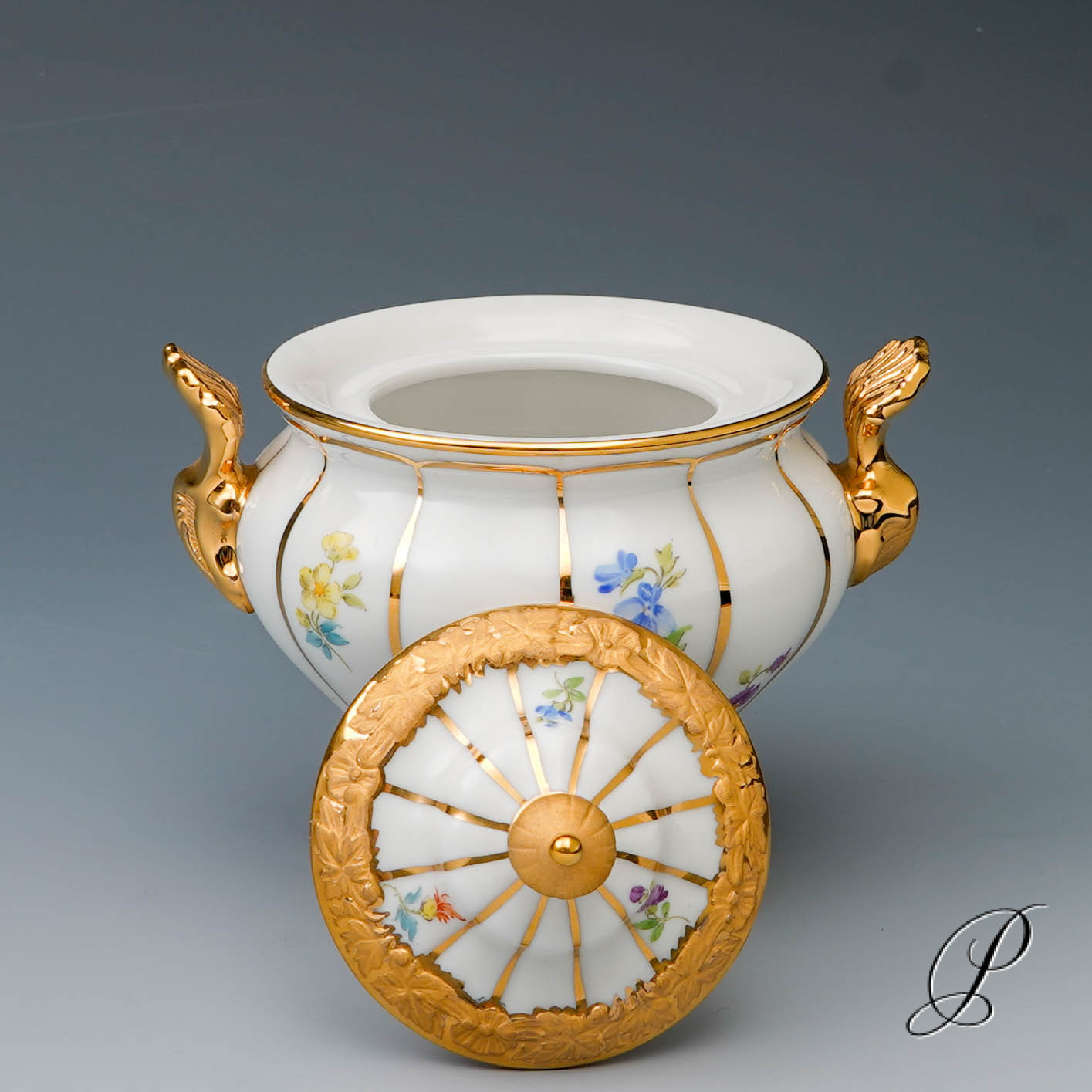 Prunk Mokkaservice Meissen 1.Wahl X-Form mit Streublümchen – Bild 12