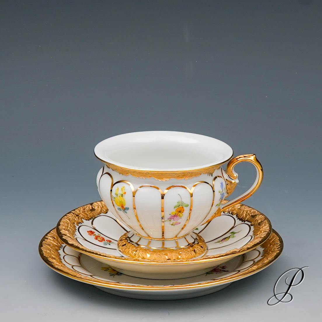 Prunk Mokkaservice Meissen 1.Wahl X-Form mit Streublümchen – Bild 21