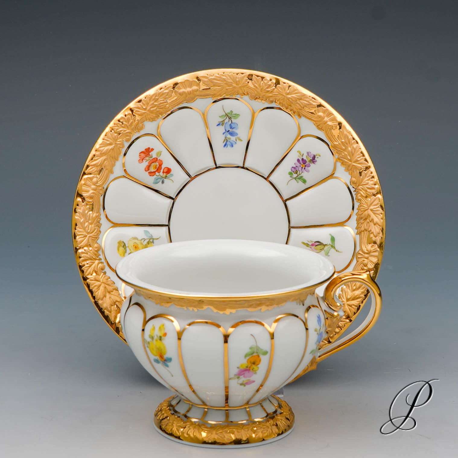 Prunk Mokkaservice Meissen 1.Wahl X-Form mit Streublümchen – Bild 24