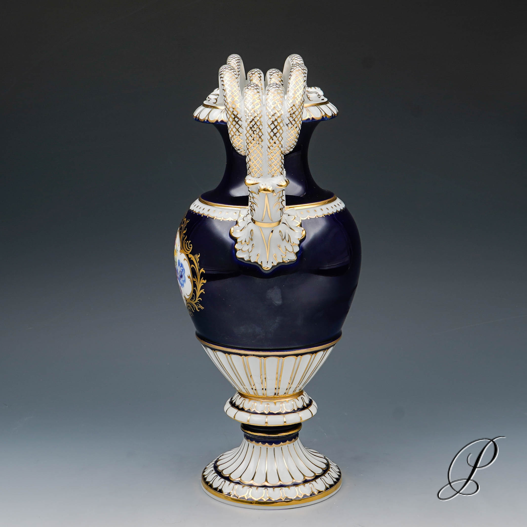 Schlangenhenkelvase Meissen Kobaltblau mit Blumenbukett – Bild 6
