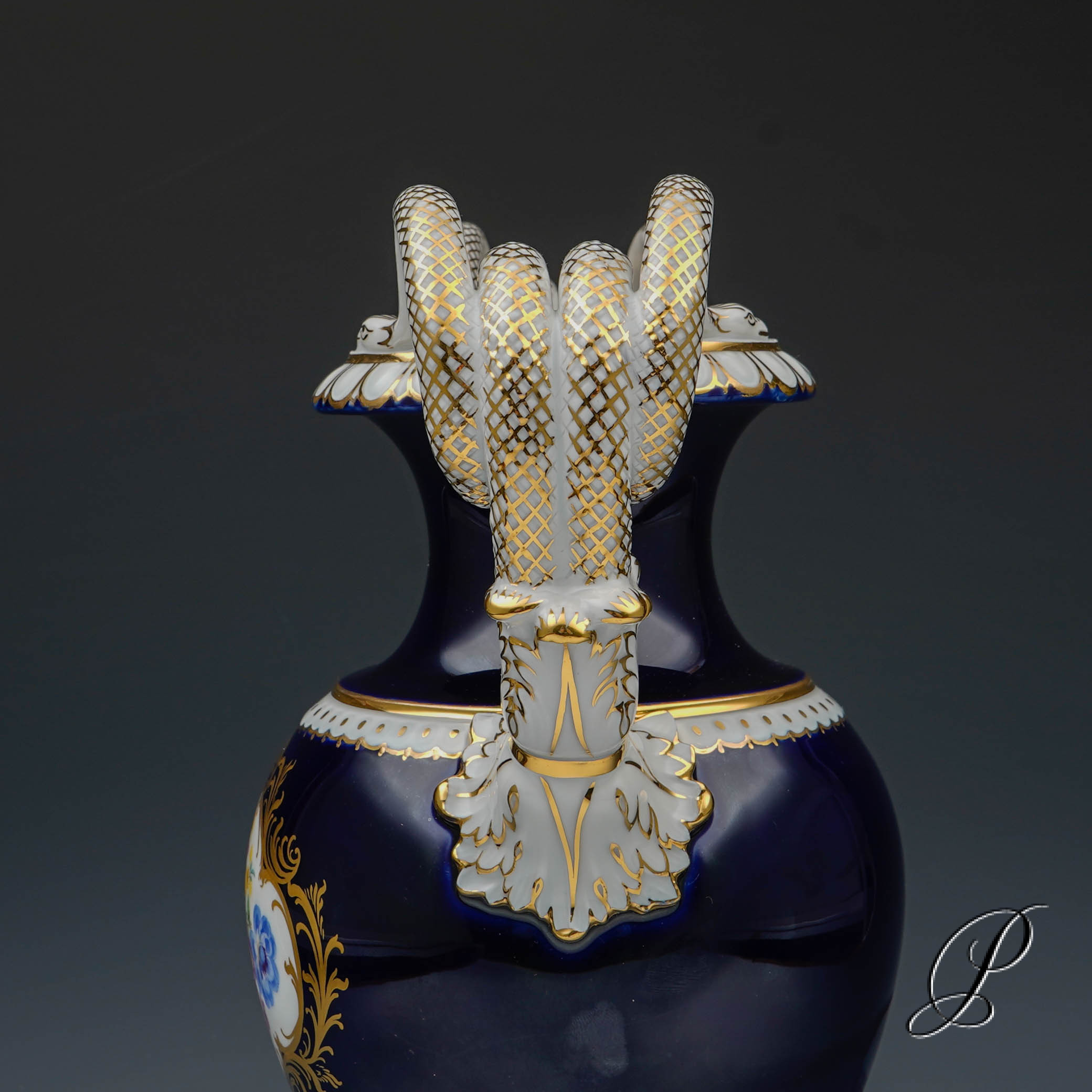 Schlangenhenkelvase Meissen Kobaltblau mit Blumenbukett – Bild 7