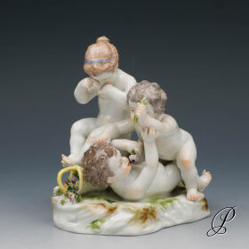 Figurengruppe Meissen "drei balgende Kinder"
