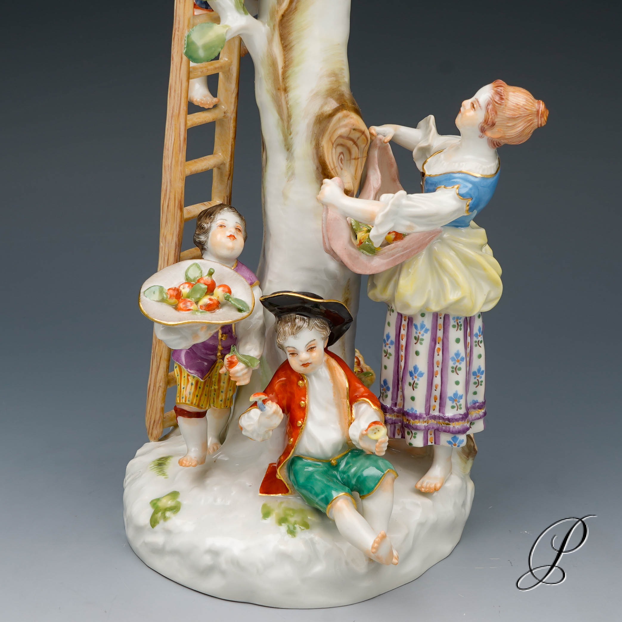 große Figurengruppe Meissen 1.Wahl " Apfelernte " – Bild 3