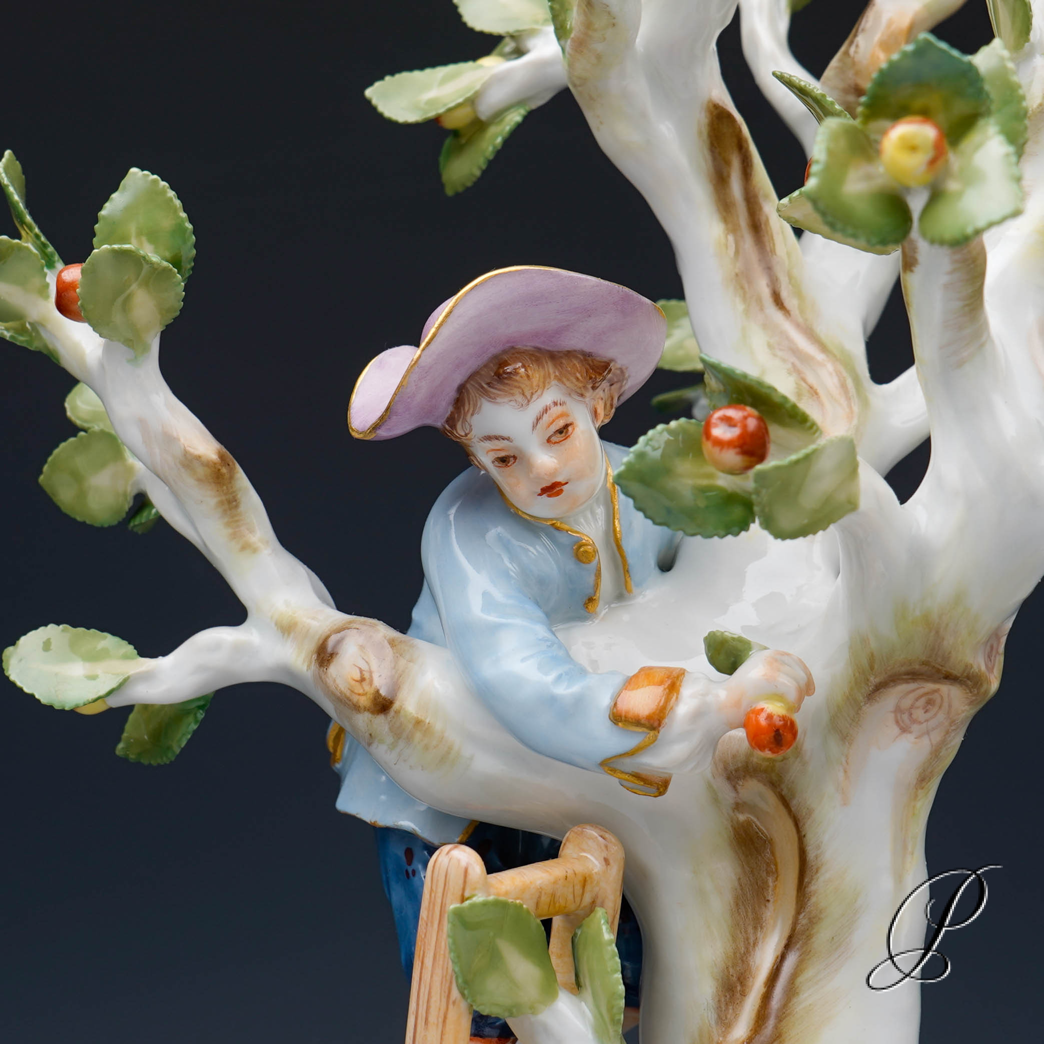 große Figurengruppe Meissen 1.Wahl " Apfelernte " – Bild 4