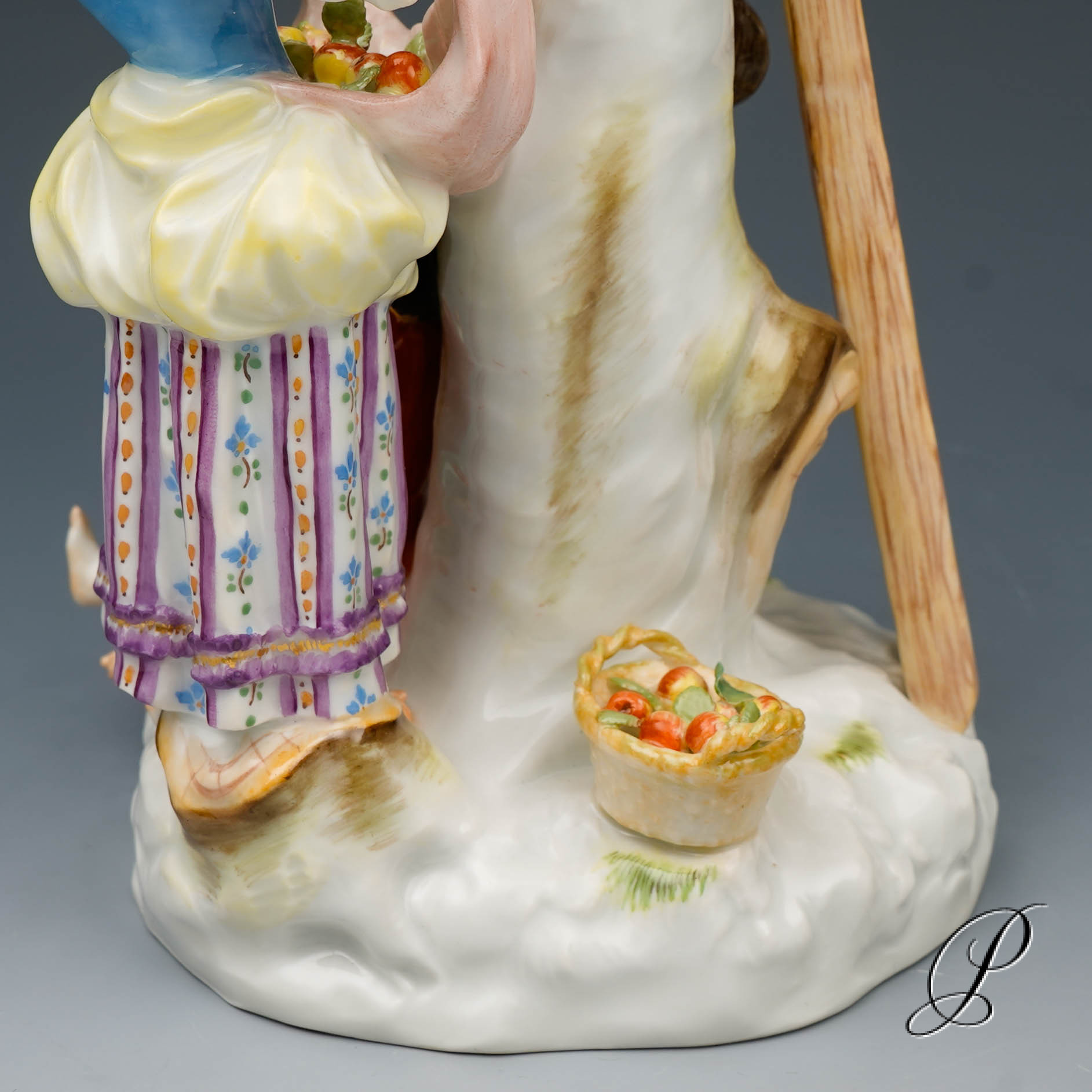 große Figurengruppe Meissen 1.Wahl " Apfelernte " – Bild 13