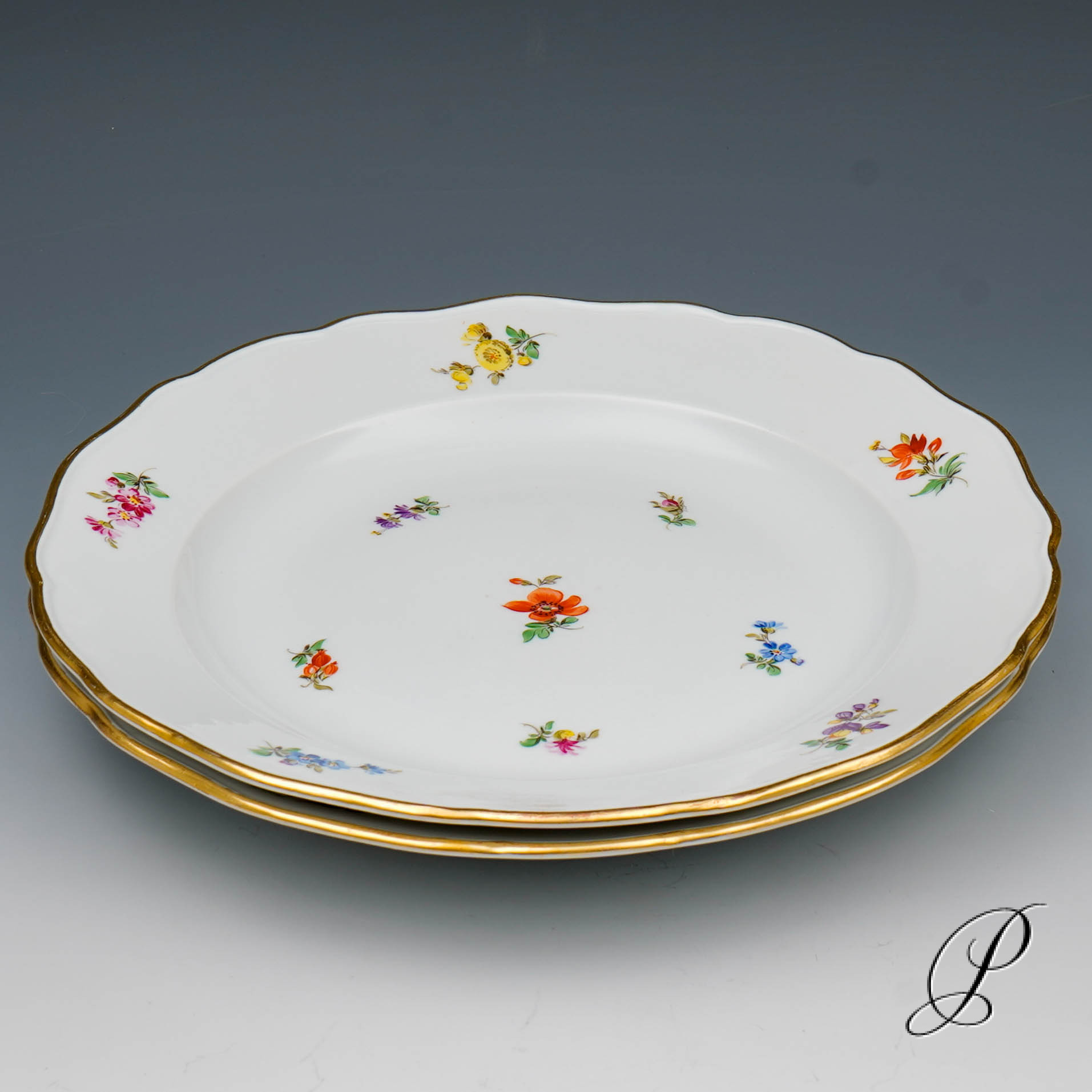 Meissen 2 Speiseteller im Dekor Streublume Pfeiferzeit um 1924