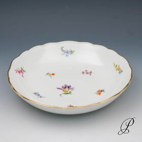 Meissen Beilagenschale Knaufzeit um 1900 im Dekor Streublume