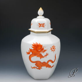 Meissen Traumhafte große Deckelvase 1.Wahl im Dekor Mingdrache rot