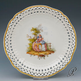 KPM Berlin wunderschöne Durchbruchschale mit Watteaumalerei