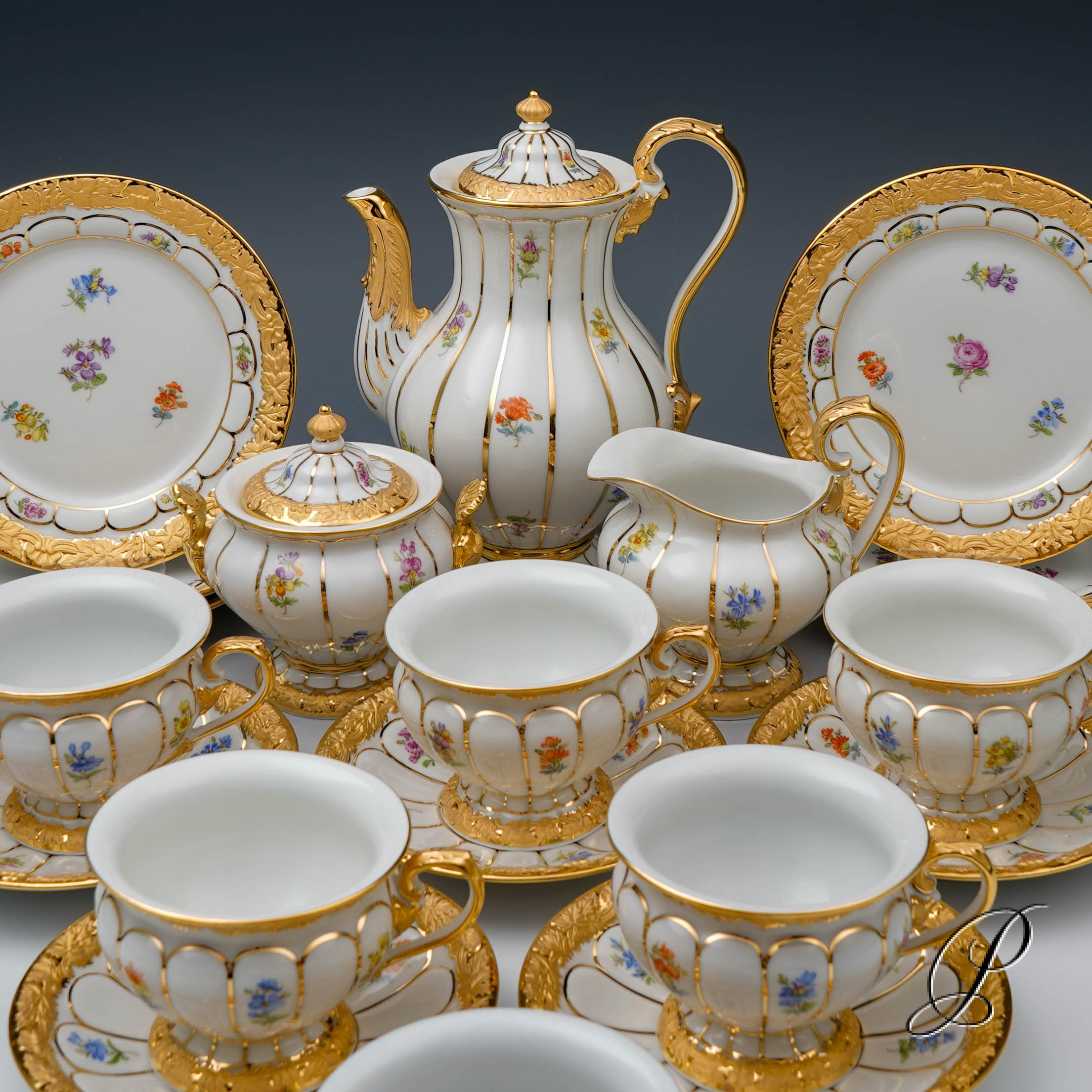 Prunk Mokkaservice Meissen 1.Wahl X-Form mit Streublümchen – Bild 2