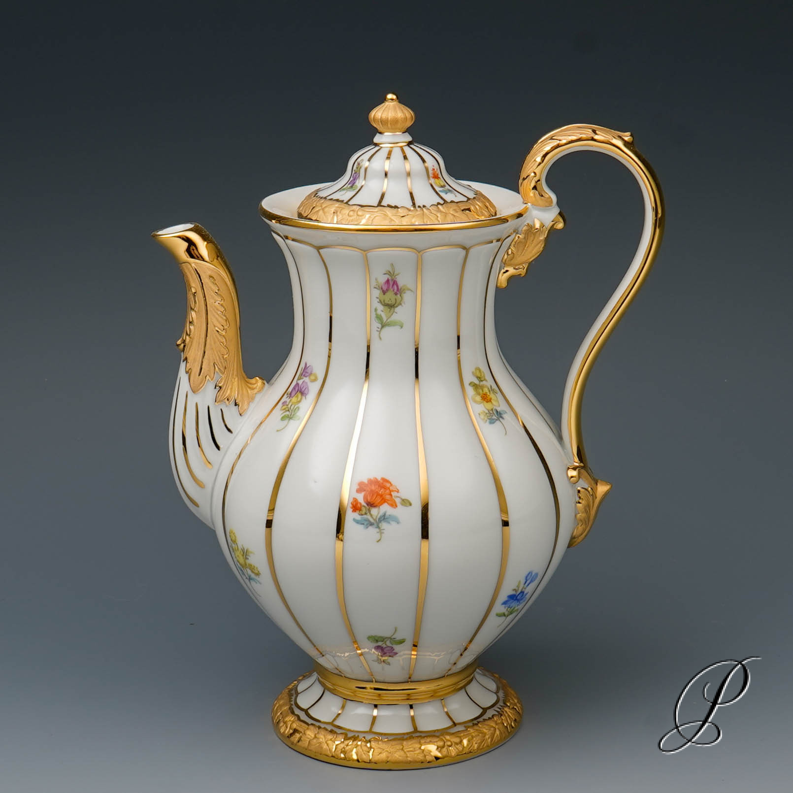 Prunk Mokkaservice Meissen 1.Wahl X-Form mit Streublümchen – Bild 3