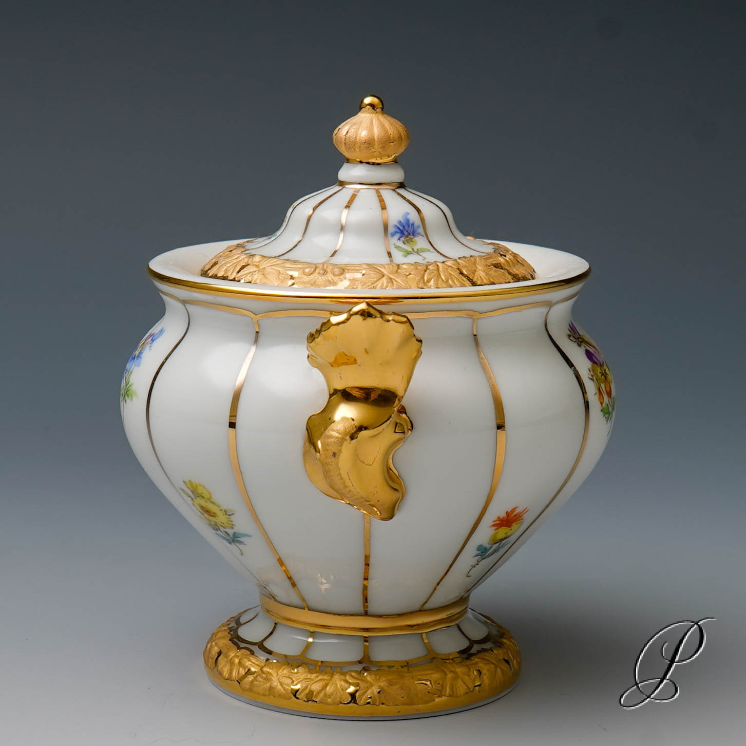 Prunk Mokkaservice Meissen 1.Wahl X-Form mit Streublümchen – Bild 13