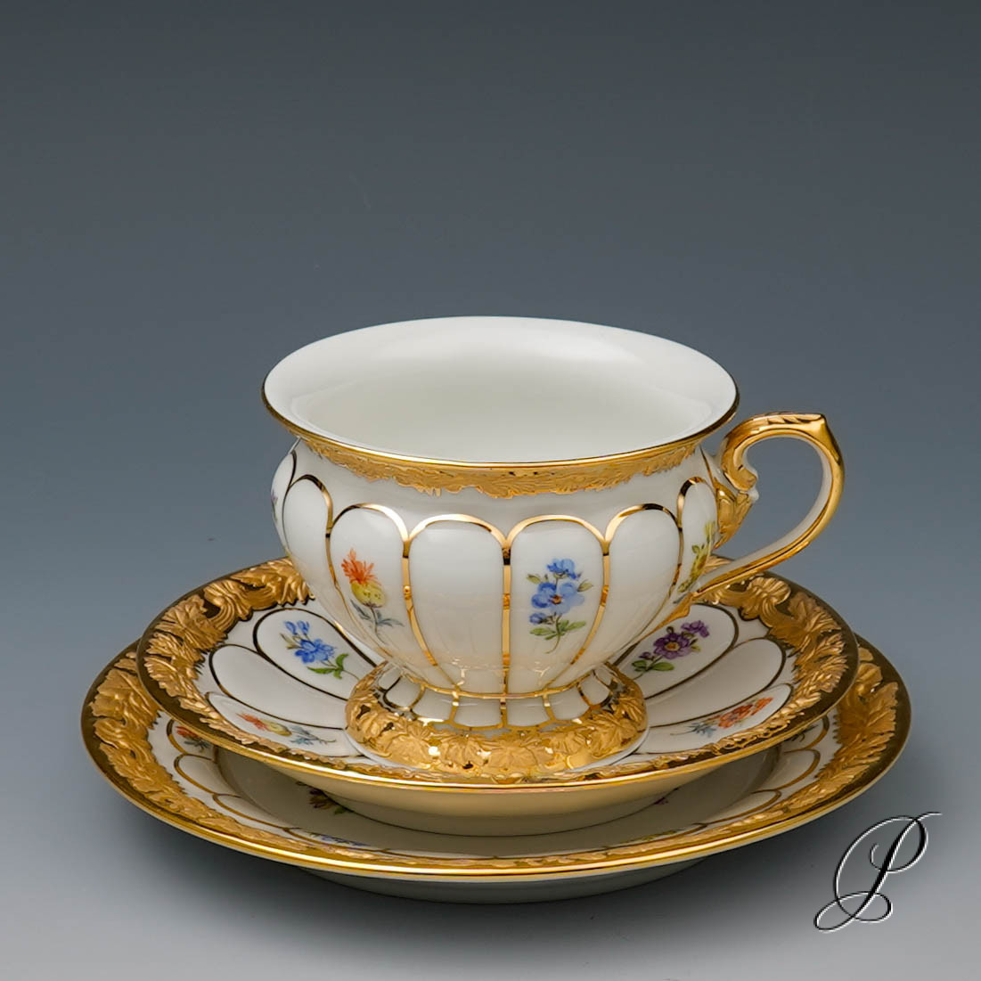 Prunk Mokkaservice Meissen 1.Wahl X-Form mit Streublümchen – Bild 16
