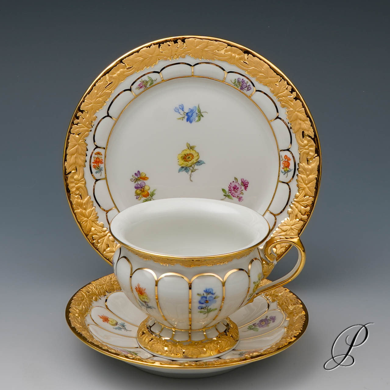 Prunk Mokkaservice Meissen 1.Wahl X-Form mit Streublümchen – Bild 17