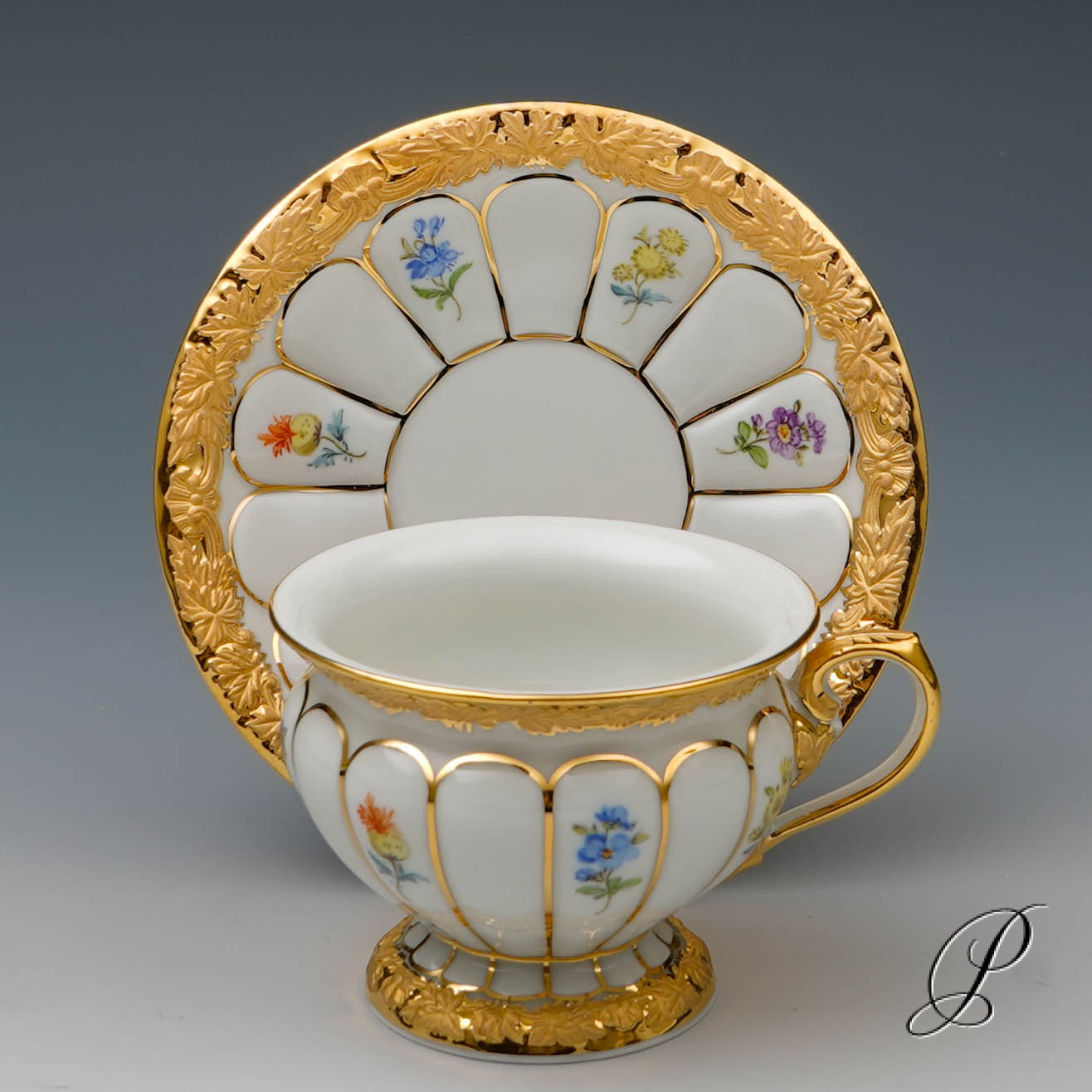 Prunk Mokkaservice Meissen 1.Wahl X-Form mit Streublümchen – Bild 20