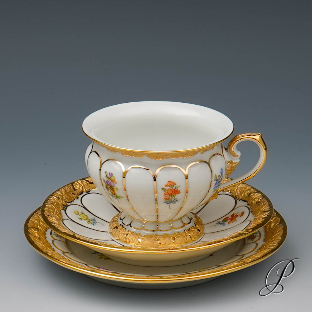 Prunk Mokkaservice Meissen 1.Wahl X-Form mit Streublümchen – Bild 27