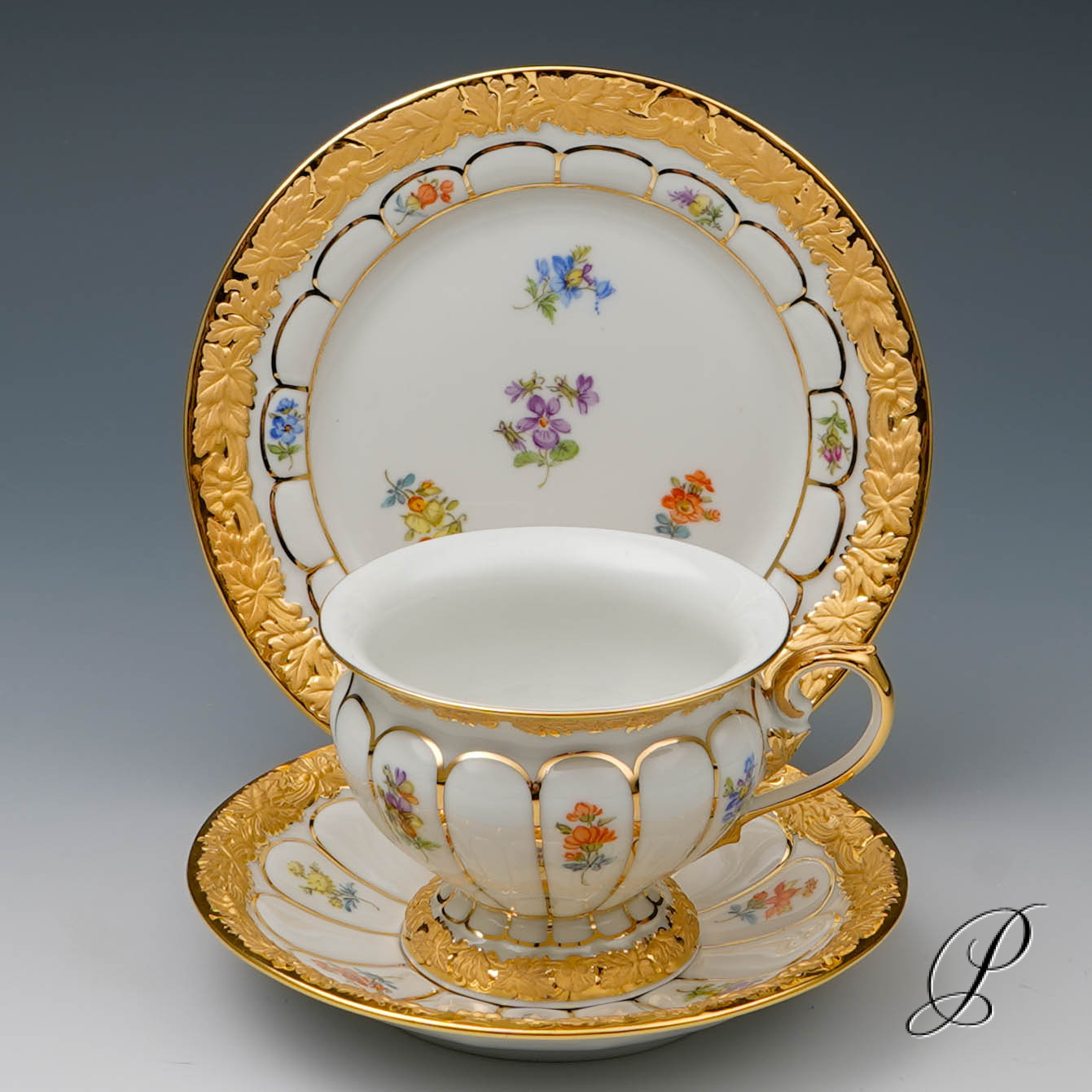 Prunk Mokkaservice Meissen 1.Wahl X-Form mit Streublümchen – Bild 28