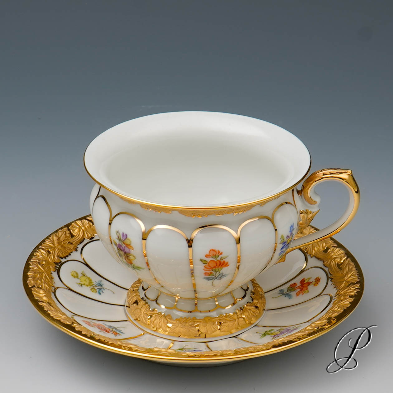 Prunk Mokkaservice Meissen 1.Wahl X-Form mit Streublümchen – Bild 30