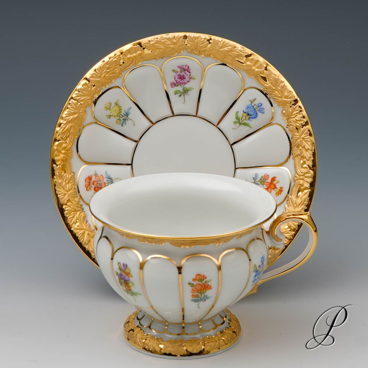 Prunk Mokkaservice Meissen 1.Wahl X-Form mit Streublümchen – Bild 31